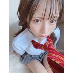 竹内星菜、制服ネクタイを引っ張られる! 見つめる上目遣いの「破壊力が凄すぎて」