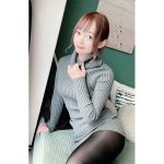 コスプレイヤー・穂南しずく、セーター×黒タイツのセクシーコーデに釘付け