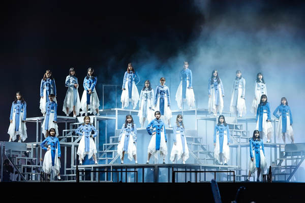 日向坂46、恒例のクリスマスライブ「ひなくり2021」を開催