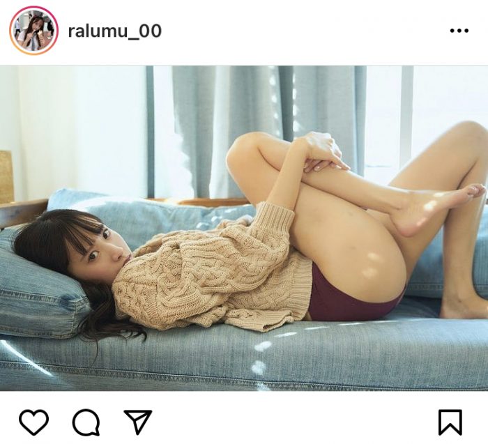 藤川らるむ、美脚折り曲げた寝そべりポートレートにうっとり