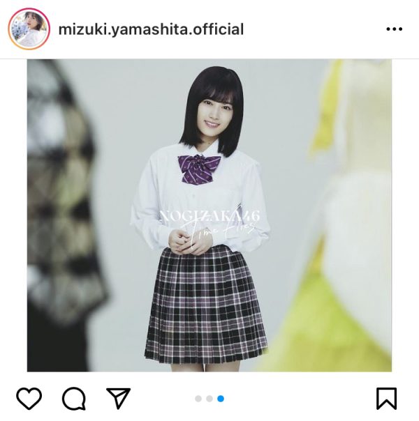 乃木坂46 山下美月、『Time flies』メンバー別ジャケットで披露する制服衣装オフショットを公開「初心を忘れずにと選びました」