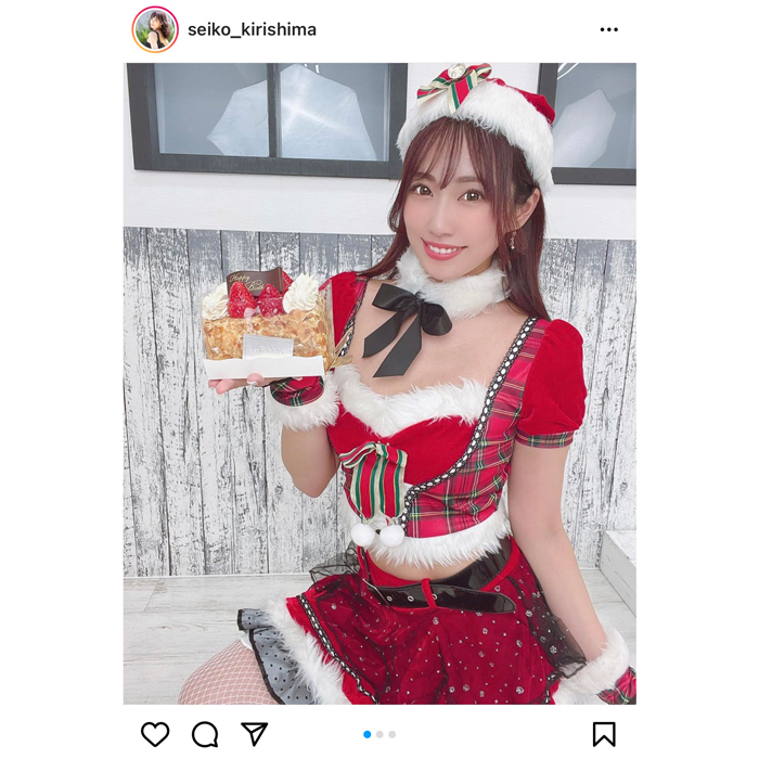 霧島聖子、胸元がセクシーなミニスカサンタコスを披露！「本当に可愛い」「めちゃ綺麗」