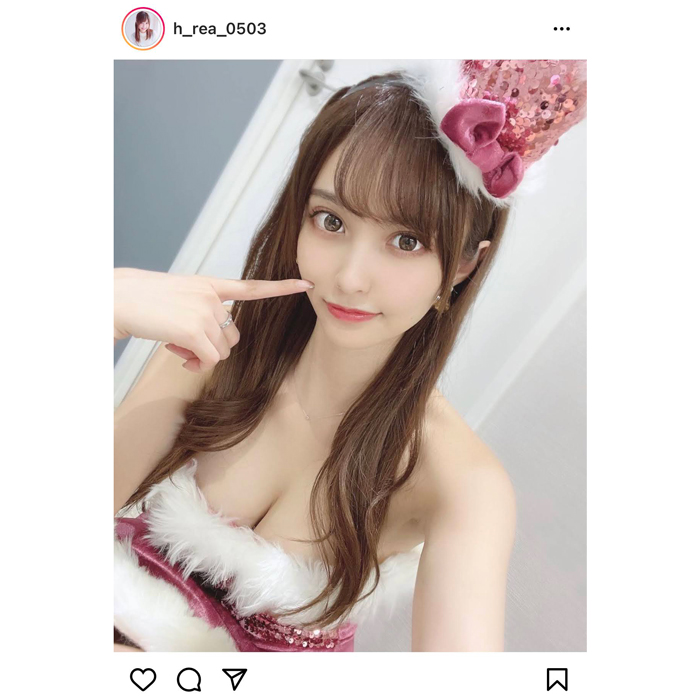 花咲れあ、デコルテが美しいピンクサンタコスで誘惑！「むちゃくちゃセクシー」