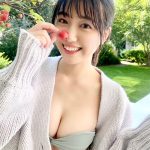 和泉芳怜、癒し笑顔とふんわりバストのギャップで視線釘付け!