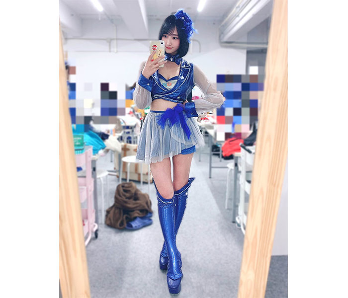 レースクイーン・川瀬もえ、スラリ美脚の青衣装に見惚れる自撮り公開!「美しすぎます」