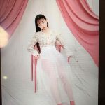 AKB48 大盛真歩、シースルーのおしゃれコーデで美脚披露