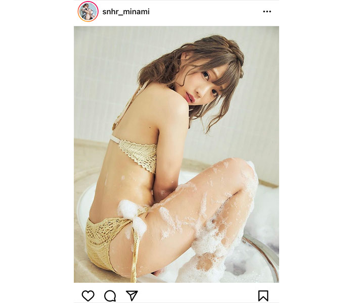 コスプレイヤー・篠原みなみ、泡まみれの水着姿で美背中全開!「泡 泡 する?」