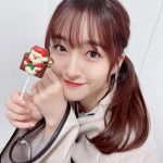 HKT48 田島芽瑠、今年のクリスマスは「かじっちゃえ」! 可愛すぎる上目遣いに「プレゼントあげたくなる」