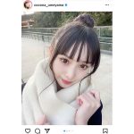 NMB48 梅山恋和、もち肌×お団子ヘアの制服姿で冬デート気分!