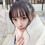 NMB48 梅山恋和、もち肌×お団子ヘアの制服姿で冬デート気分!