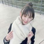 NMB48 梅山恋和、もち肌×お団子ヘアの制服姿で冬デート気分!
