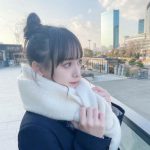 NMB48 梅山恋和、もち肌×お団子ヘアの制服姿で冬デート気分!