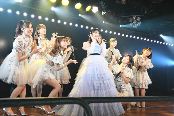 AKB48 横山由依、12年のアイドル生活に幕「この景⾊を⽬に焼き付けておきたい」