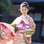小芝風花、白地の晴れ着姿を華やかに披露 ＜オスカープロモーション新春晴れ着撮影会＞