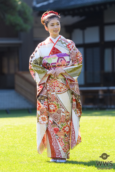 小芝風花、白地の晴れ着姿を華やかに披露 ＜オスカープロモーション新春晴れ着撮影会＞