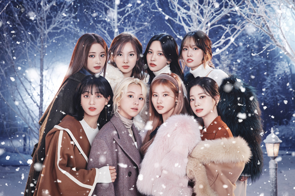 TWICE、シングル発売記念の配信イベントで新曲2曲を披露！「メリークリスマス」と挨拶。