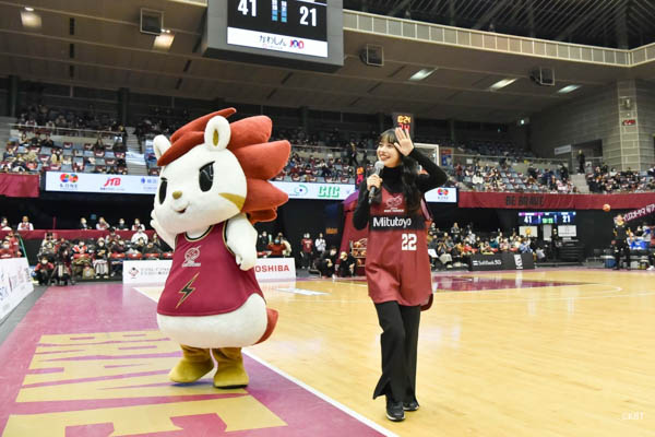 上國料萌衣（アンジュルム）、バスケBリーグにゲスト出演