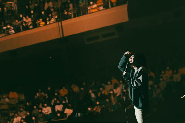 あいみょん、メジャーデビュー記念日に日本武道館公演を開催