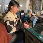 ドラマ『ゴシップ』石井杏奈、にっこりピースショット披露