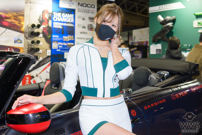 レースクイーン・こんのなな、S字ラインを美麗ボディを大胆披露!!＜東京オートサロン2022＞