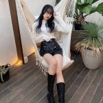 藤川らるむ、あざとニットの『メガネ女子』コーデで釘付け!