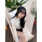 藤川らるむ、あざとニットの『メガネ女子』コーデで釘付け!