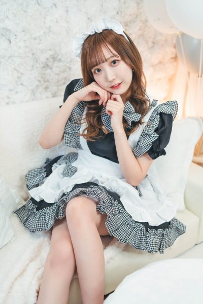 欲バリセンセーション 佐野さくら、メイドコスプレで美谷間チラリ