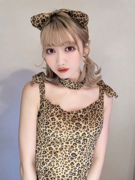 愛乙女☆DOLL 星凪桃佳、ヒョウ柄ミニ丈コーデで美脚全開!