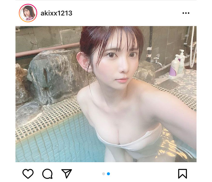 今井あき、濡れ肌セクシーな温泉グラビアオフショット公開