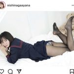 西永彩奈、黒ストッキング越しのパンチラ制服ショットで悩殺