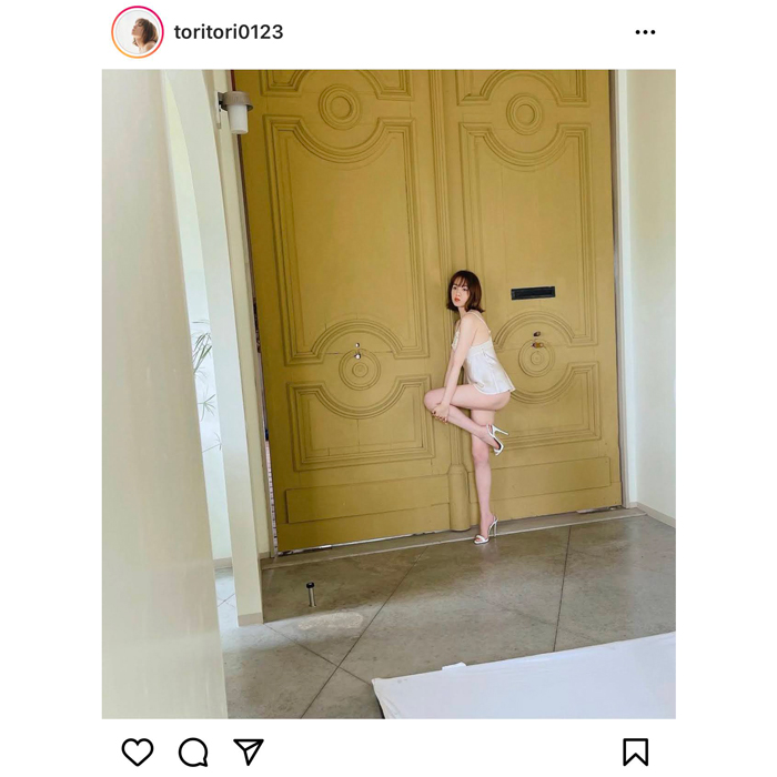 トリンドル玲奈、キャミ姿で美麗ヒップと美脚を披露！「美しすぎて泣けます」