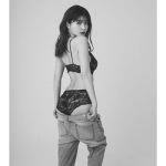 岸明日香、黒ランジェリーのバックショットで美ヒップを披露！「スタイル神」「強烈に美しい」と反響。