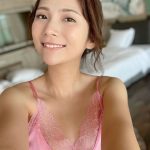 街山みほ、ナイトウェア姿の至近距離ショットにうっとり！