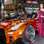 【写真特集】「東京オートサロン2022」で出会った美女・ナガタニサヤカさん、ミヤさん、萩原真都香さんが煌びやかなドレスコーデを披露