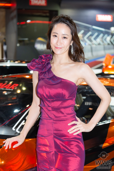 【写真特集】「東京オートサロン2022」で出会った美女・ナガタニサヤカさん、ミヤさん、萩原真都香さんが煌びやかなドレスコーデを披露