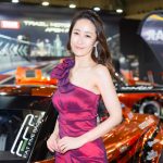 【写真特集】「東京オートサロン2022」で出会った美女・ナガタニサヤカさん、ミヤさん、萩原真都香さんが煌びやかなドレスコーデを披露
