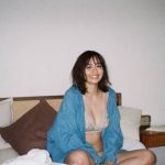 美澄衿依、フィルムで伝わる親近感グラビアに釘付け