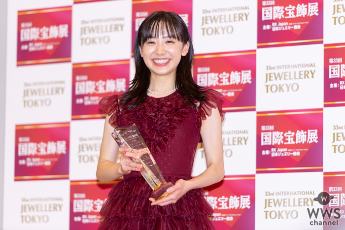 芦田愛菜、初めて身につけたジュエリーに「とても身が引き締まります」＜第33回 日本ジュエリーベストドレッサー賞＞