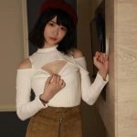 鈴原りこ、情感たっぷりの眼差しで見せる美谷間