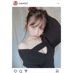 竹内星菜、胸元開きの黒ニットで輝く透明肌