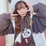 竹内星菜、もふもふパジャマ姿で太ももチラリ