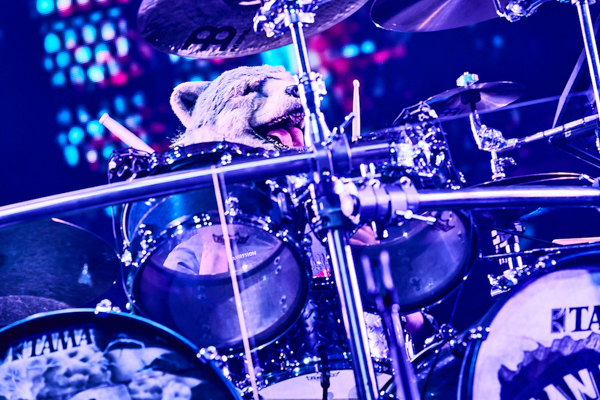 【ライブレポート】MAN WITH A MISSION、現状への思いを込めてステージ上で吠えまくる！ ＜COUNTDOWN JAPAN 21/22＞