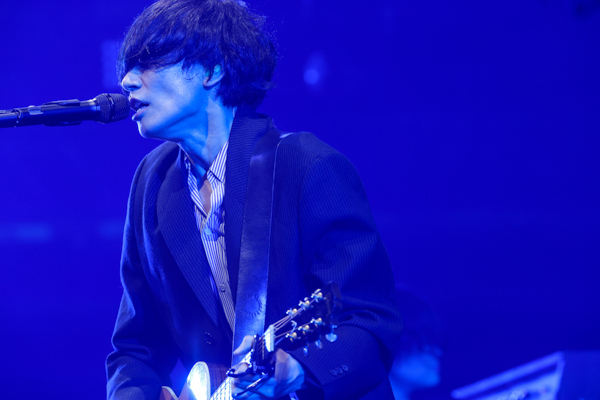 【ライブレポート】[Alexandros]、2年ぶりCDJ初日にトリで登場！日本最大の忘年会で2021年を打ち上げ ＜COUNTDOWN JAPAN 21/22＞