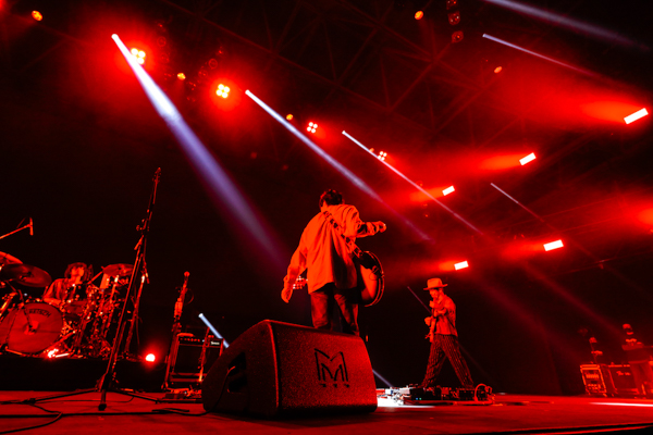 【ライブレポート】クリープハイプ、2年ぶりCDJ「幸せ」と尾崎が感謝。声を出さずにファンと一体に＜COUNTDOWN JAPAN 21/22＞