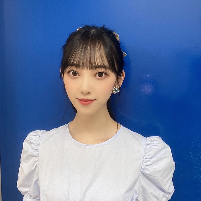 堀未央奈、微笑みながらカメラ見つめるバストアップショットを公開