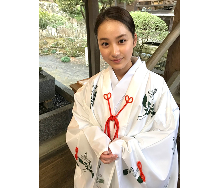 平祐奈、4年前の巫女姿にファン歓喜の声