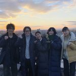 ドラマ『ゴシップ』黒木華･溝端淳平･石井杏奈･やついいちろう･凛美、屋上シーン撮影後に笑顔で記念5ショットを公開