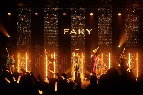 FAKY、Hina・Taki加入後初の有観客ワンマンライブを開催