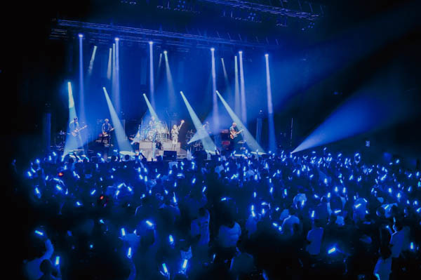 藍井エイル、シングル「PHOENIX PRAYER」発売記念ライブの大阪公演を開催