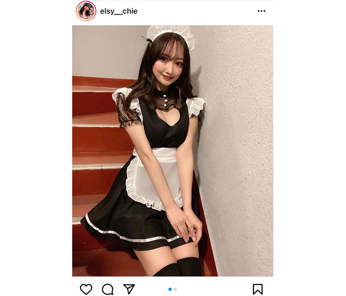 elsy・愛森ちえ、ミニスカメイド服で美バスト披露！「究極可愛い」